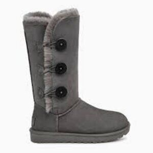 Uggs Bailey Button Triplet Boots in Grey Size 5